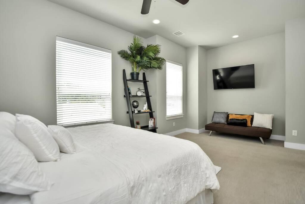 Amazing Rooftop! Downtown Skyline Views!!! Sleeps 15 Χιούστον Εξωτερικό φωτογραφία