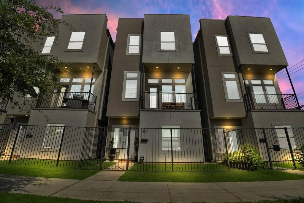 Amazing Rooftop! Downtown Skyline Views!!! Sleeps 15 Χιούστον Εξωτερικό φωτογραφία