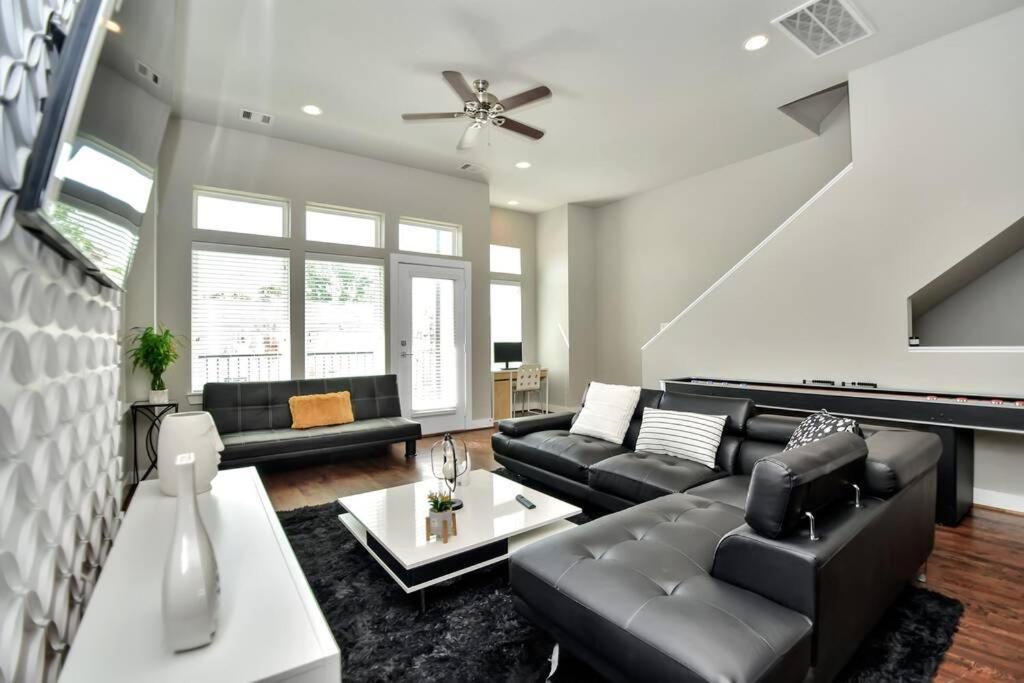 Amazing Rooftop! Downtown Skyline Views!!! Sleeps 15 Χιούστον Εξωτερικό φωτογραφία
