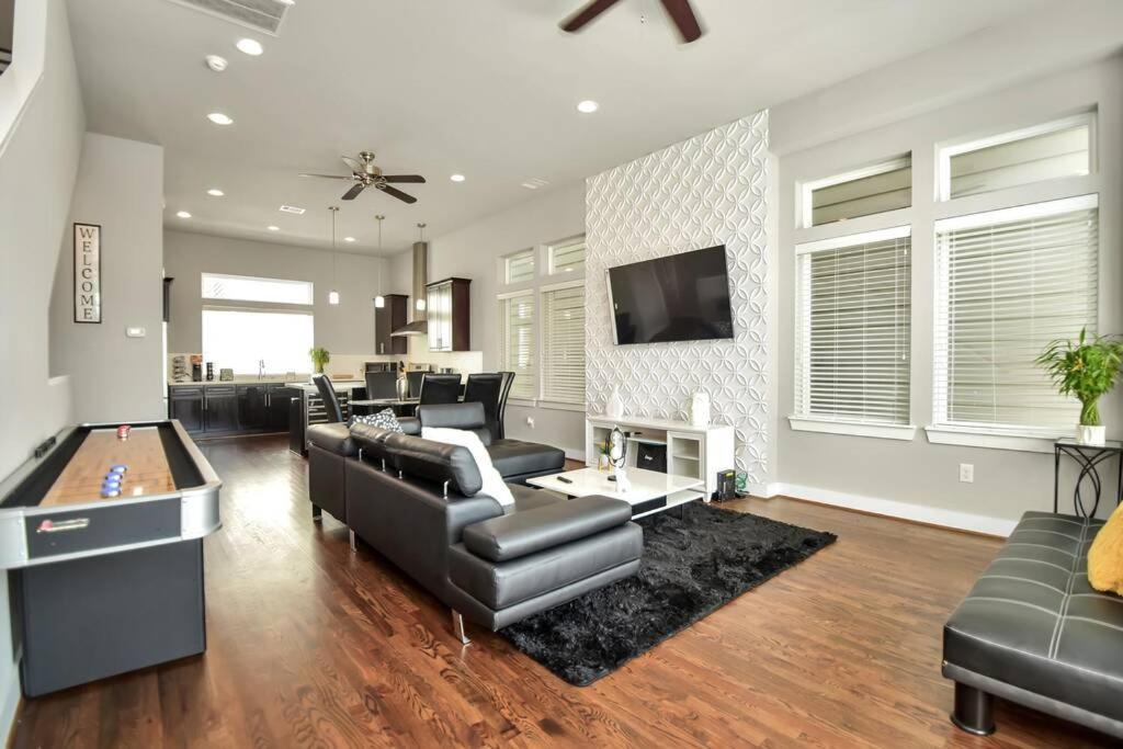 Amazing Rooftop! Downtown Skyline Views!!! Sleeps 15 Χιούστον Εξωτερικό φωτογραφία