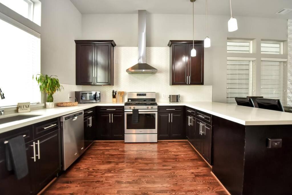 Amazing Rooftop! Downtown Skyline Views!!! Sleeps 15 Χιούστον Εξωτερικό φωτογραφία