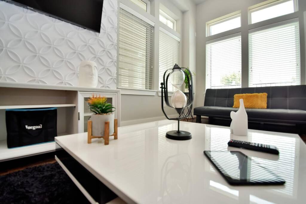 Amazing Rooftop! Downtown Skyline Views!!! Sleeps 15 Χιούστον Εξωτερικό φωτογραφία