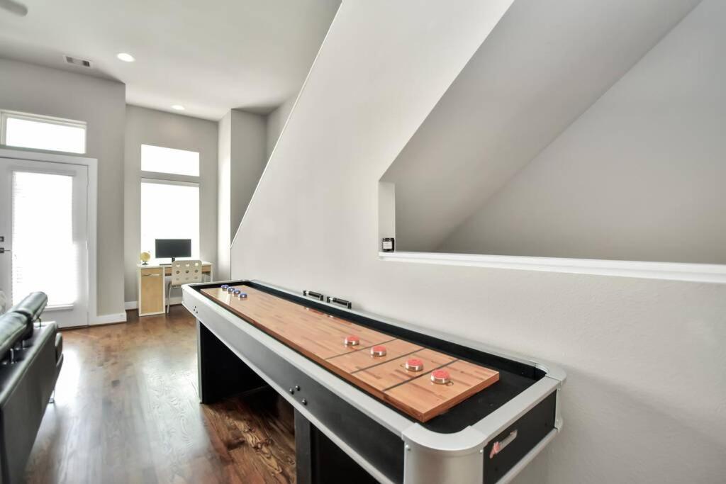 Amazing Rooftop! Downtown Skyline Views!!! Sleeps 15 Χιούστον Εξωτερικό φωτογραφία