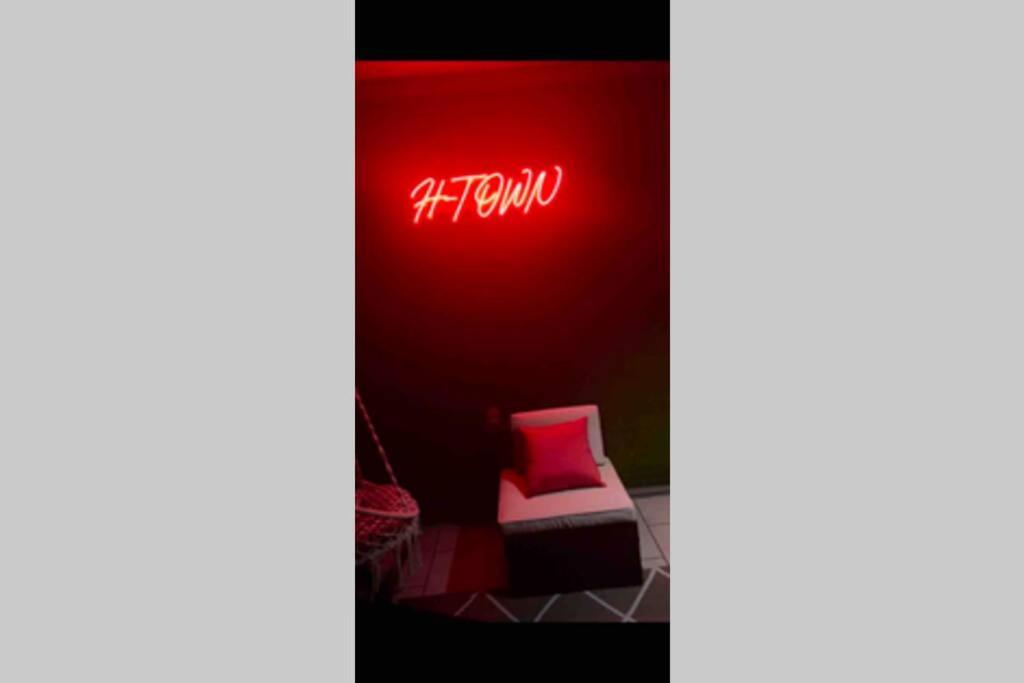 Amazing Rooftop! Downtown Skyline Views!!! Sleeps 15 Χιούστον Εξωτερικό φωτογραφία