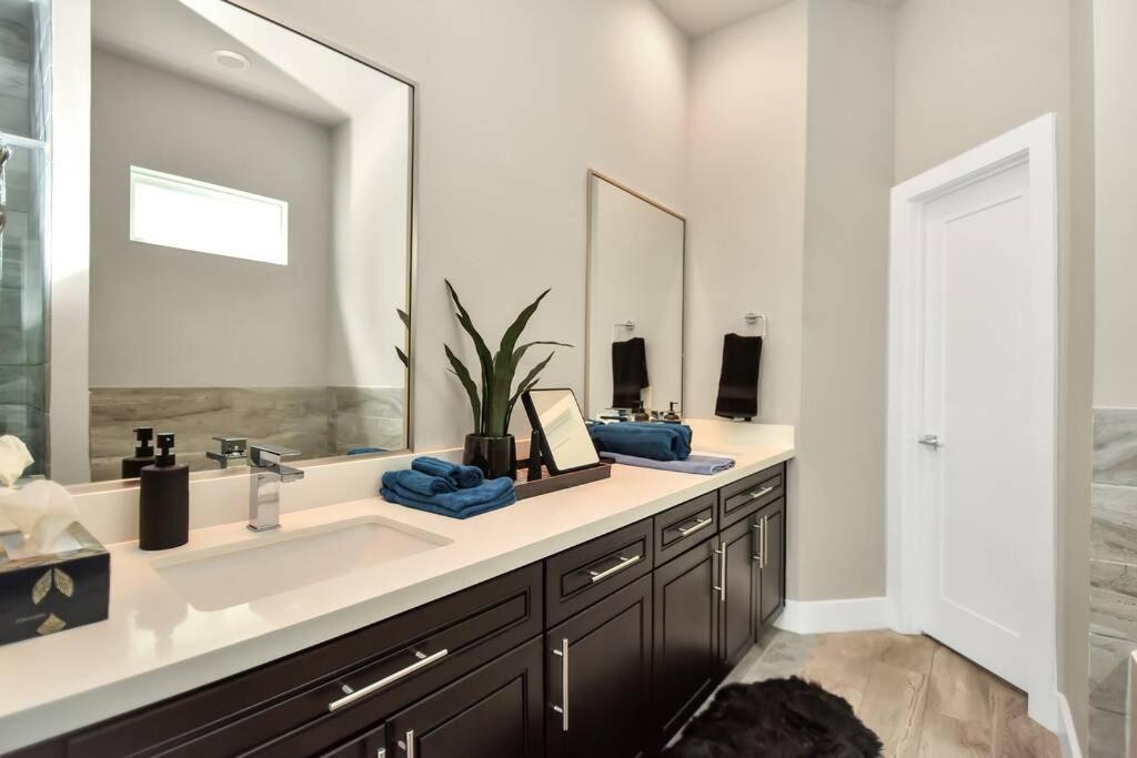 Amazing Rooftop! Downtown Skyline Views!!! Sleeps 15 Χιούστον Εξωτερικό φωτογραφία